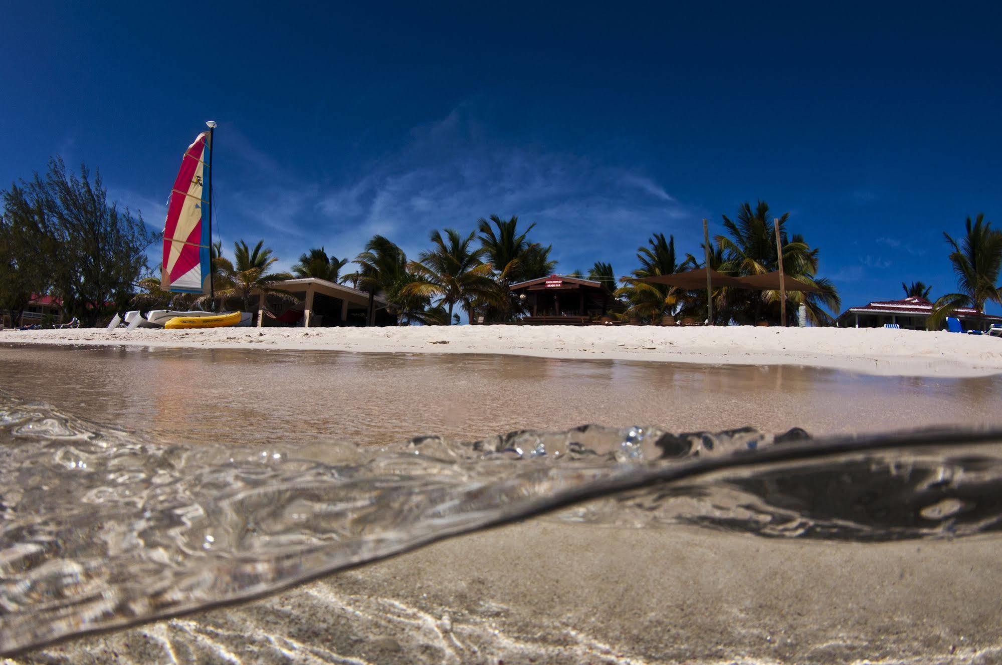 Bohio Dive Resort Cockburn Town ภายนอก รูปภาพ