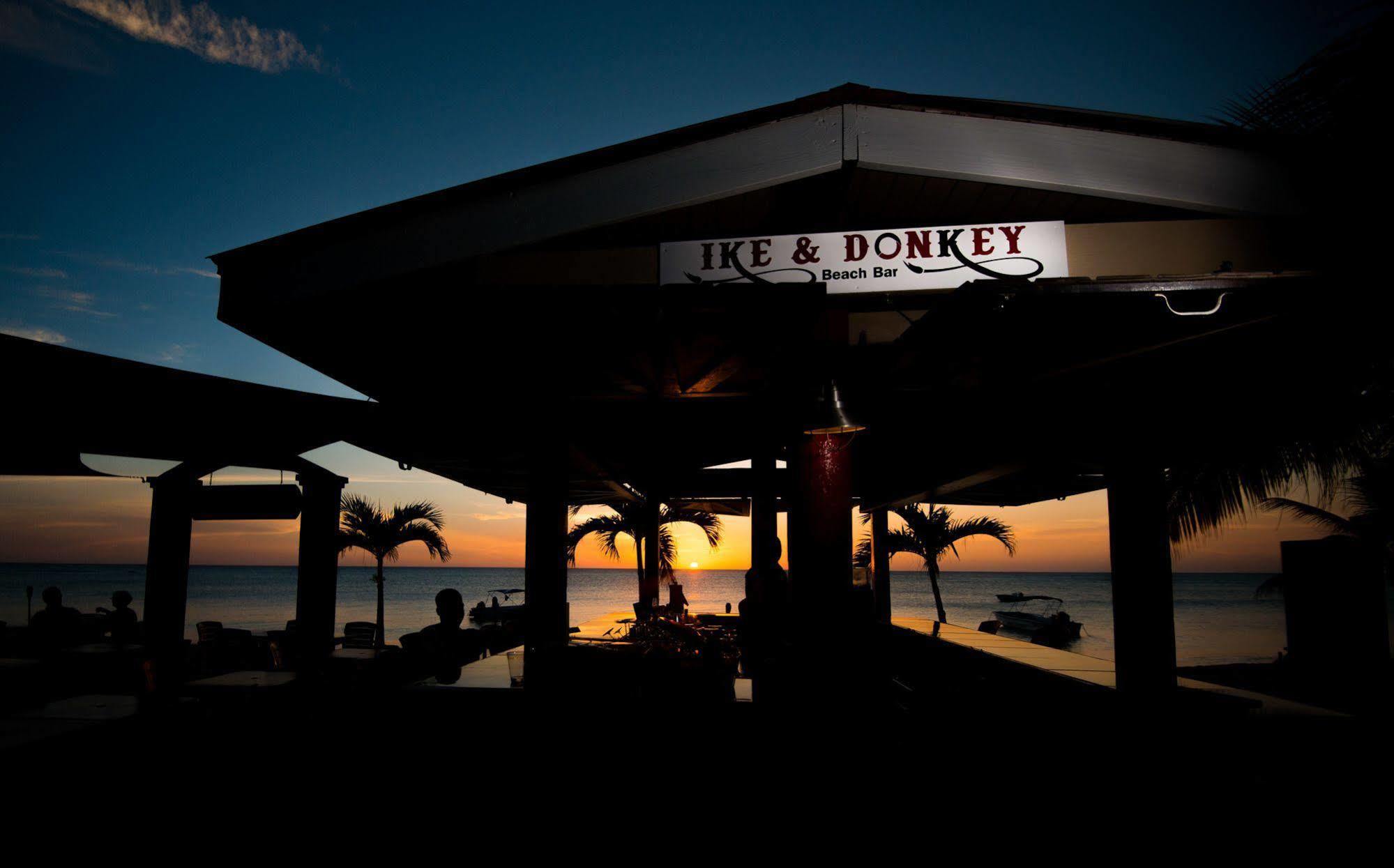 Bohio Dive Resort Cockburn Town ภายนอก รูปภาพ